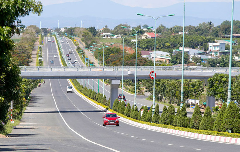 Tuyến cao tốc Liên Khương - Prenn thuộc địa bàn tỉnh Lâm Đồng. Cao tốc Dầu Giây - Liên Khương rất quan trọng trong chiến lược phát triển kinh tế-xã hội vùng -0