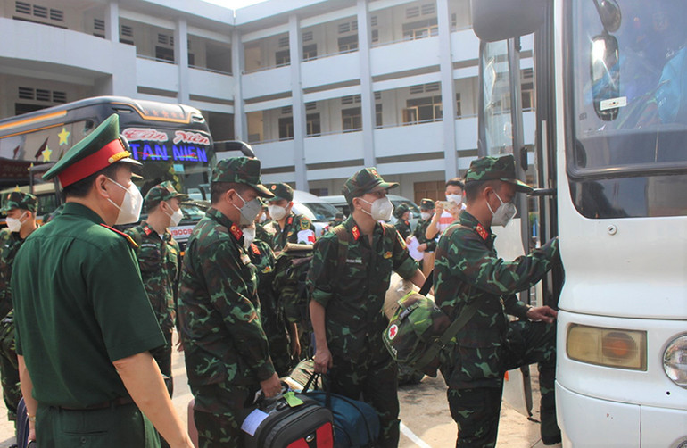 105 cán bộ quân y giúp Đồng Nai chống dịch Covid-19 -0