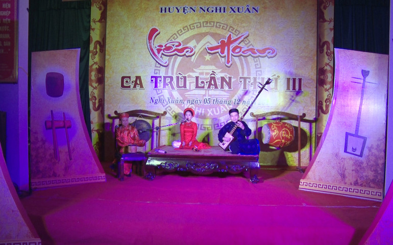 Liên hoan ca trù huyện Nghi Xuân lần thứ 3 thu hút sự tham gia của 37 thí sinh đến từ các địa phương, đơn vị trên địa bàn. Liên hoan Ca trù trên đất tổ Nghi Xuân -0