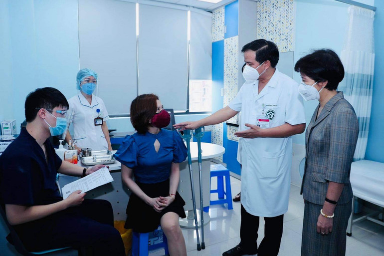 Tiêm vaccine cho người khuyết tật và yếu thế -5