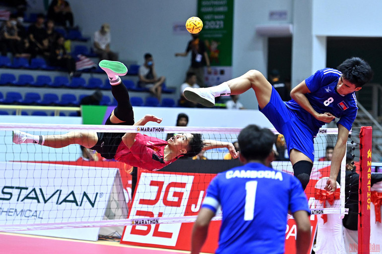 Một pha lên lưới mang về bàn thắng cho đội Việt Nam. Những pha bóng đẹp môn Cầu mây trong trận đấu đồng đội 3 người nam giữa Việt Nam và Campuchia -0