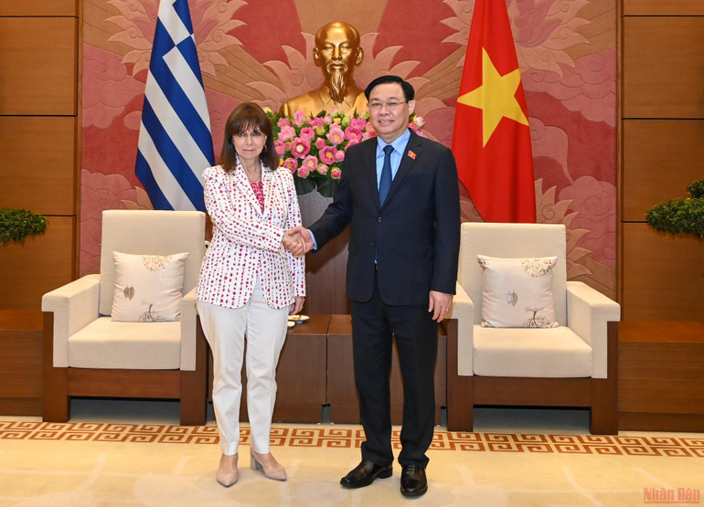 Chủ tịch Quốc hội Vương Đình Huệ tiếp Tổng thống Hy Lạp Katerina Sakellaropoulou -0