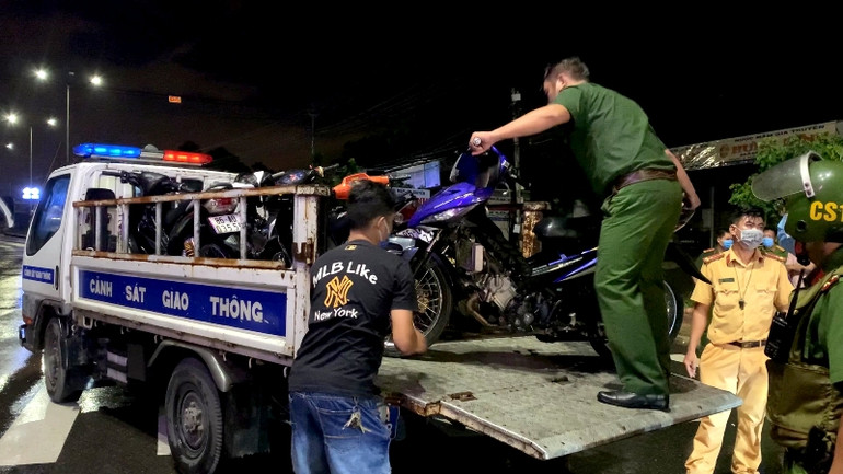 Tạm giữ nhiều thanh niên cùng phương tiện tham gia đua xe trái phép -0