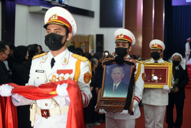 Đội Nghi lễ quân đội rước di ảnh đồng chí Trương Vĩnh Trọng. Lễ truy điệu nguyên Phó Thủ tướng Trương Vĩnh Trọng -0