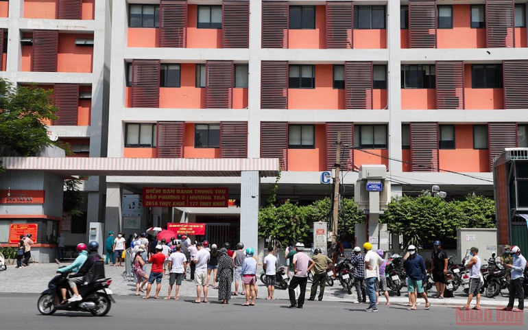 Mở điểm bán hàng lưu động phục vụ người dân mua bánh trung thu -2