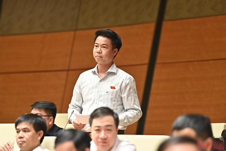 Đại biểu Hoàng Quốc Khánh phát biểu tại phiên thảo luận, sáng 2/6. (Ảnh: KHOA LINH) Tiếp tục các giải pháp hiệu quả thúc đẩy phục hồi, phát triển kinh tế-xã hội -0