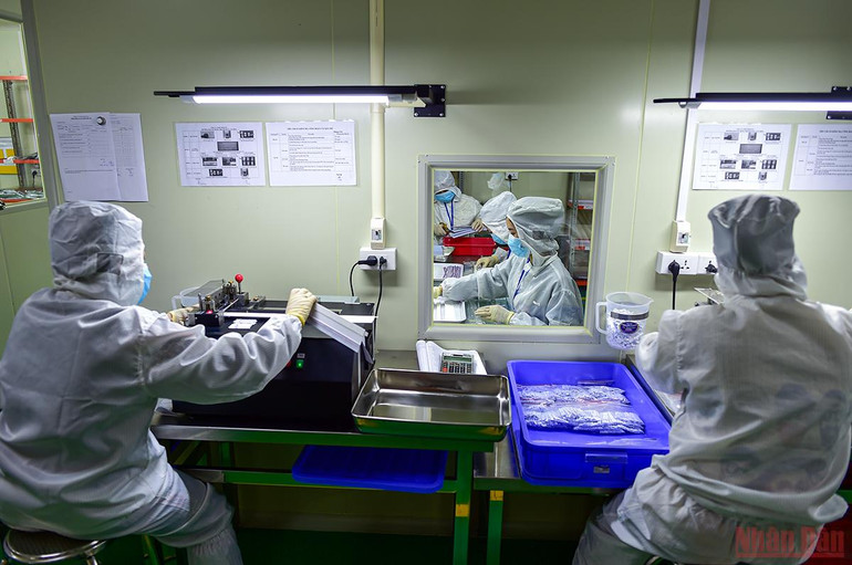 Cận cảnh quy trình sản xuất kit Test nhanh kháng nguyên SARS-CoV-2 “Made in Viet Nam” -0