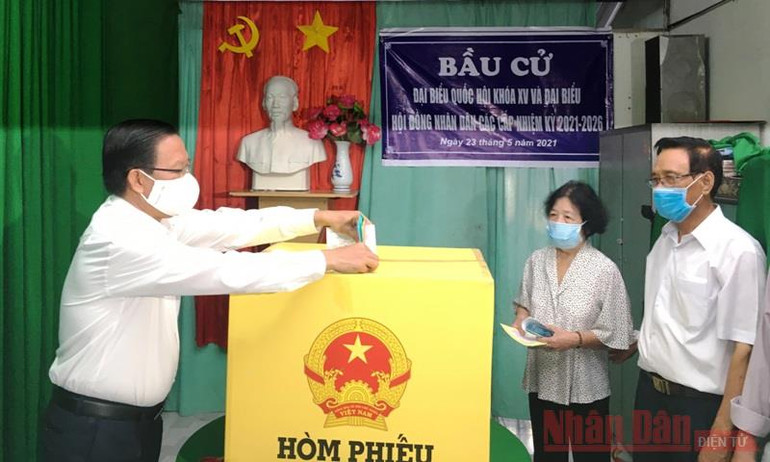 Cử tri Bến Tre nô nức tham gia bầu cử -0