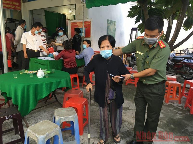 Cử tri Bến Tre nô nức tham gia bầu cử -0