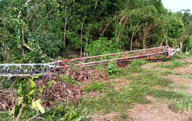 Cột phát sóng tại xã Minh Tâm bị gió làm gãy. Giông lốc làm tốc gây nhiều thiệt hại ở Bình Phước -0