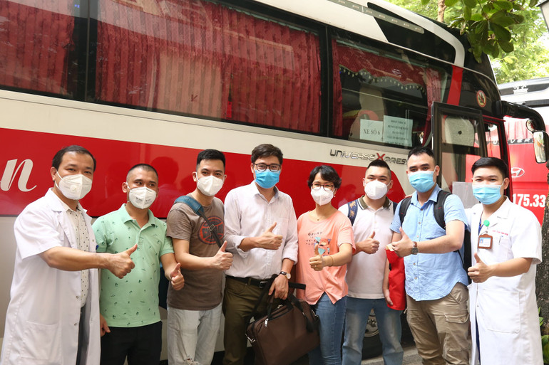 Hàng trăm cán bộ y tế 