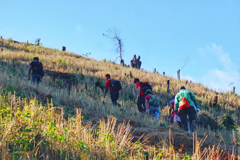 Theo dấu chân đoàn quân Tây Tiến, chinh phục đỉnh Pha Luông mùa lá phong -0