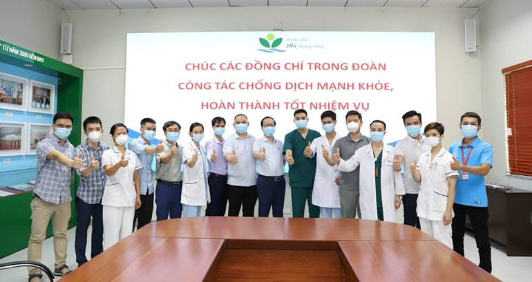 PGS, TS Trần Minh Điển – Giám đốc Bệnh viện Nhi Trung ương động viên đoàn công tác đồng hành cùng TP Hồ Chí Minh sớm đẩy lùi dịch bệnh. Tiếp sức và chia lửa vì miền nam thân yêu -0
