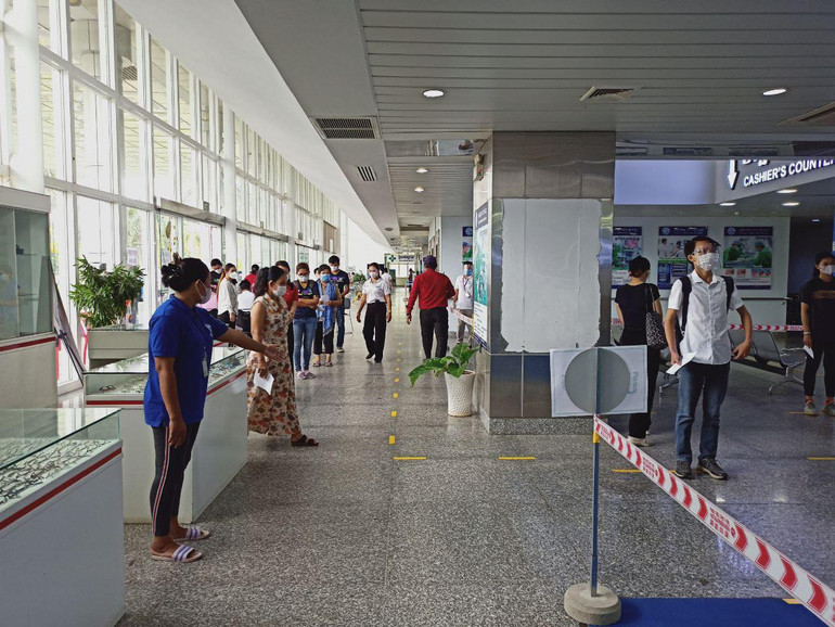 Bệnh viện Chợ Rẫy dốc sức chống dịch Covid-19 ở Phnom Penh -0