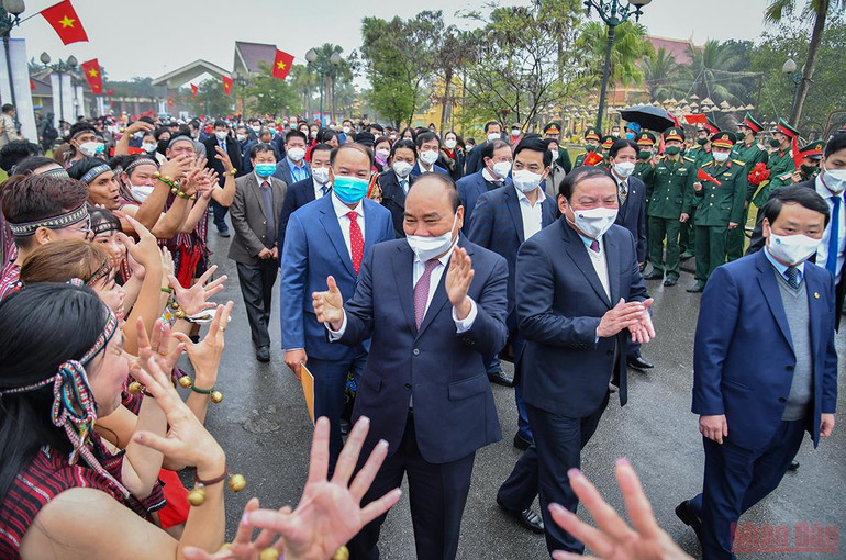 Chủ tịch nước Nguyễn Xuân Phúc dự Ngày hội “Sắc Xuân trên mọi miền Tổ quốc” năm 2022 -0