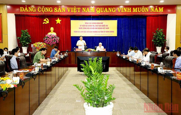 Chủ tịch Quốc hội Vương Đình Huệ phát biểu ý kiến tại buổi thăm và làm với Ban Thường vụ Tỉnh ủy Bình Dương. Chủ tịch Quốc hội Vương Đình Huệ thăm, chúc Tết, làm việc tại Bình Dương -0