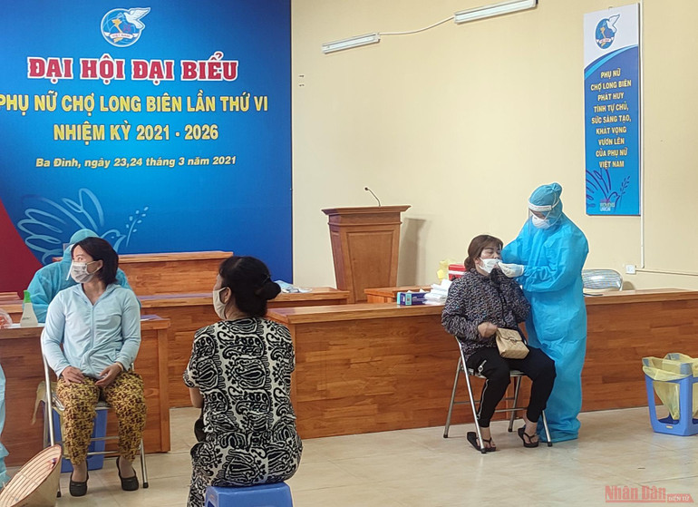 Phong tỏa toàn bộ chợ Long Biên sau khi phát hiện thêm ca F0 -4