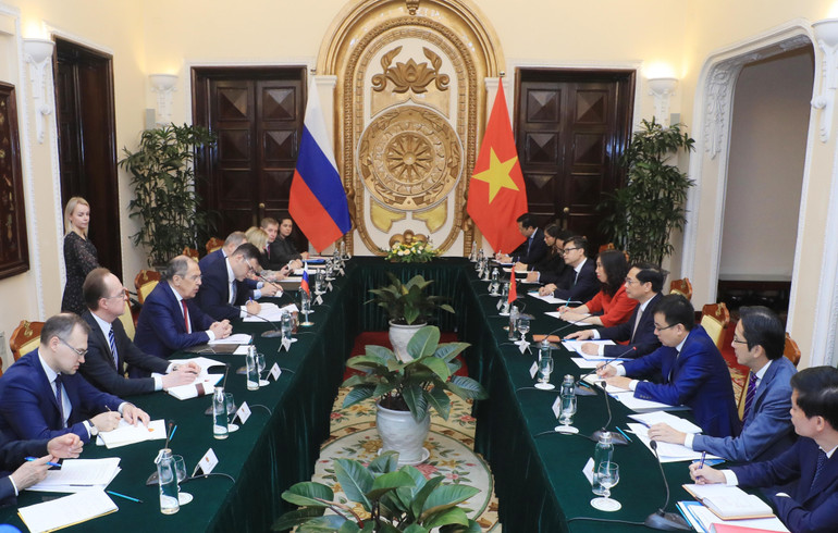 Bộ trưởng Ngoại giao Bùi Thanh Sơn hội đàm với Bộ trưởng Ngoại giao Nga Sergey Lavrov. (Ảnh: TTXVN) Bộ trưởng Bùi Thanh Sơn hội đàm với Bộ trưởng Ngoại giao Liên bang Nga -0