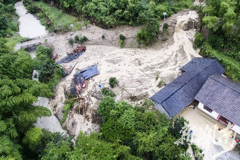 Nguyên nhân cơn bão số 1 năm 2020 ở Trung Quốc xô đổ nhiều kỷ lục -0