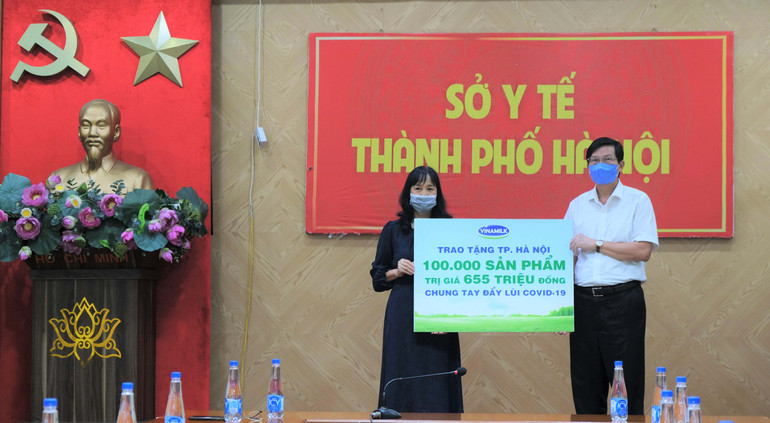 Vinamilk dành quỹ 2 triệu sản phẩm hỗ trợ cộng đồng và tuyến đầu chống dịch -0