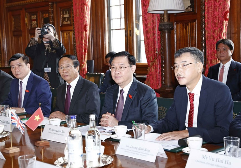Hình ảnh Chủ tịch Quốc hội hội đàm với Chủ tịch Hạ viện Anh -0