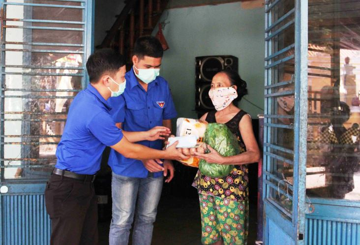 “Phiên chợ nghĩa tình” đến với 1.400 gia đình khó khăn -0