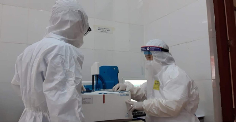 Gác niềm riêng, cùng xông pha ở tuyến đầu -0