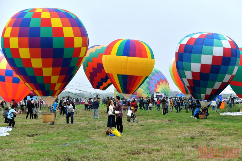 Hà Nội: Trải nghiệm bay khinh khí cầu bên sông Hồng -6