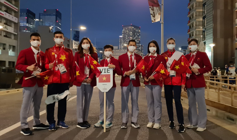 Hình ảnh Đoàn thể thao Việt Nam diễu hành ở lễ khai mạc Olympic Tokyo -0