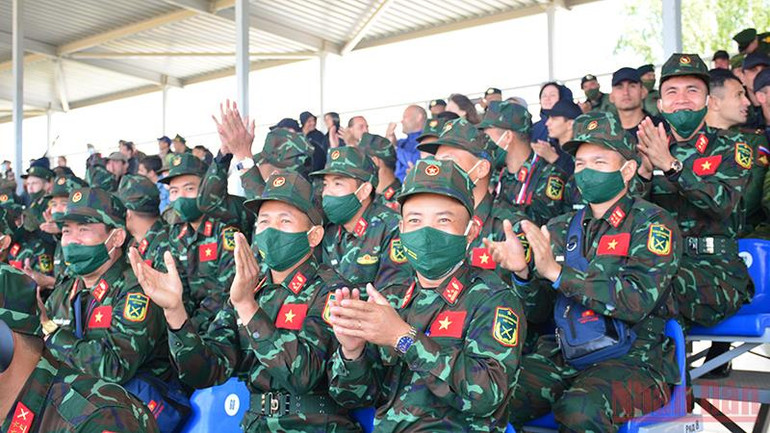 Đội tuyển Nga tạm dẫn đầu với màn trình diễn ngoạn mục -3