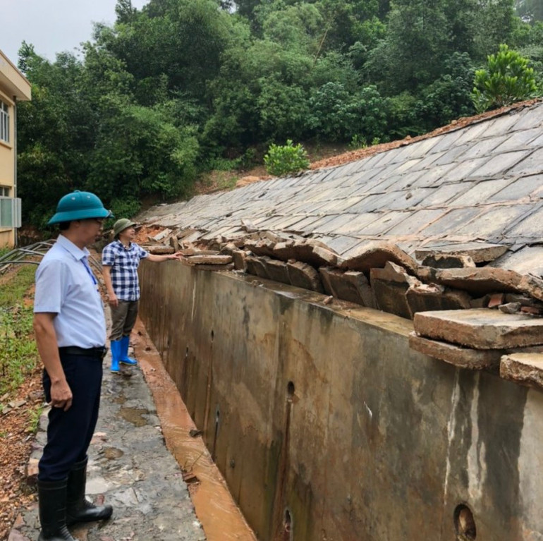 Di dời khẩn cấp Trường tiểu học Hòa Sơn trước nguy cơ lở núi -0