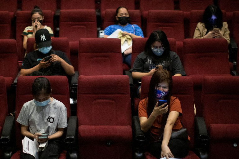 WHO cảnh báo châu Âu trước “bão lây nhiễm” Omicron -0