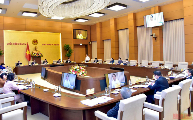 Chủ tịch Quốc hội chủ trì họp xem xét cơ chế, chính sách đặc thù trong phòng, chống dịch Covid-19 -0