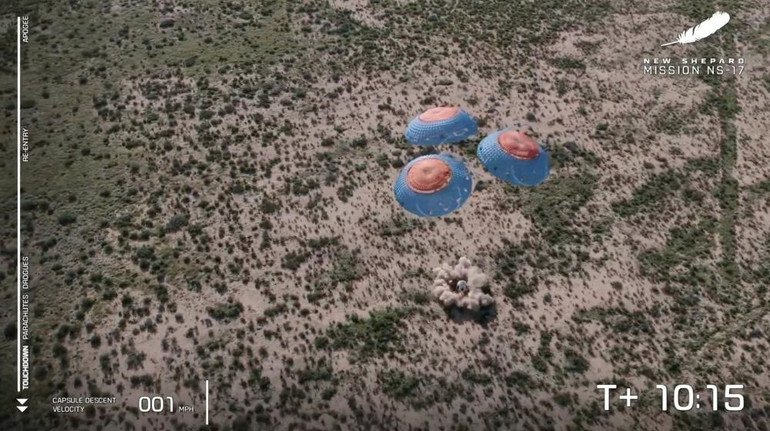 Tàu vũ trụ RSS HG Wells đã được hạ cánh bằng dù trên sa mạc, chỉ 11 phút sau khi phóng. (Ảnh: Blue Origin) Blue Origin phóng thành công tàu thử nghiệm khoa học để đổ bộ lên mặt trăng -0