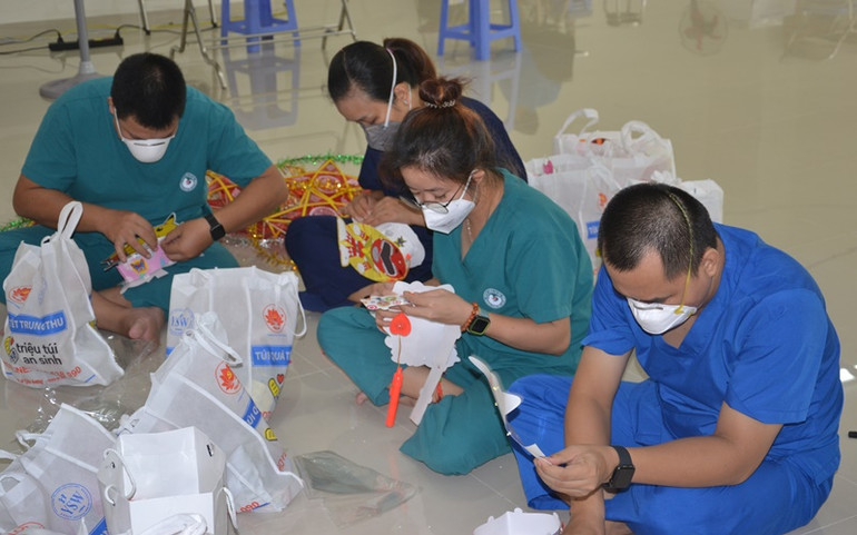 Tết Trung thu ấm áp tại Bệnh viện Dã chiến số 7 -0