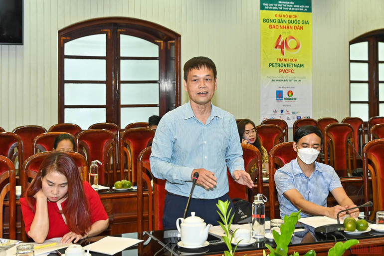 Tổng trọng tài quốc gia Nguyễn Tiến Hùng chia sẻ về giải đấu tại buổi họp báo. (Hình ảnh) Họp báo Giải vô địch bóng bàn quốc gia Báo Nhân Dân lần thứ 40 tranh cúp PetroVietnam PVCFC -0