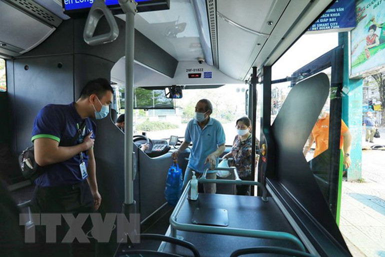 Hình ảnh các tuyến xe buýt điện ở Hà Nội vận hành ổn định -0