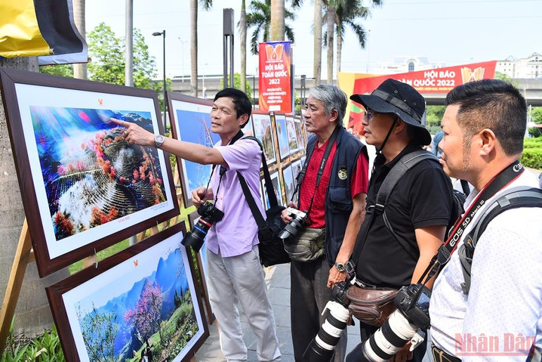 Nhiều hoạt động nghề nghiệp, giao lưu hấp dẫn tại Hội Báo toàn quốc 2022 ảnh 6 Nhiều hoạt động nghề nghiệp, giao lưu hấp dẫn tại Hội Báo toàn quốc 2022 -0
