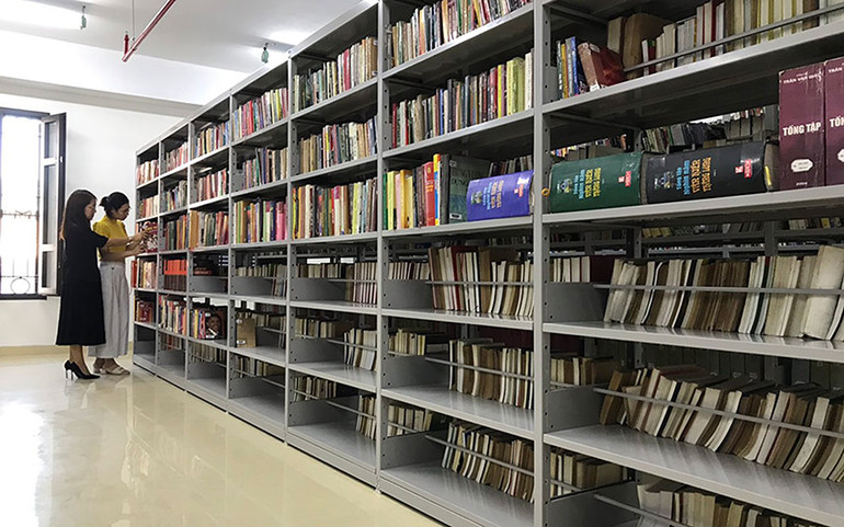 Thư viện Khoa học tổng hợp tỉnh Thái Bình đang lưu trữ, bảo quản hơn 230 nghìn bản sách, hơn 18 nghìn đơn vị báo. Hồi sinh một thiết chế văn hóa hơn 60 tuổi đời ở Thái Bình -0