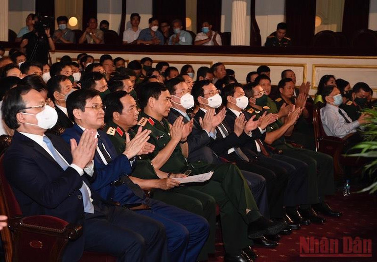 Các đồng chí lãnh đạo Đảng, Nhà nước dự lễ. Trao giải Cuộc thi viết “Bảo vệ nền tảng tư tưởng của Đảng trong tình hình mới” -0
