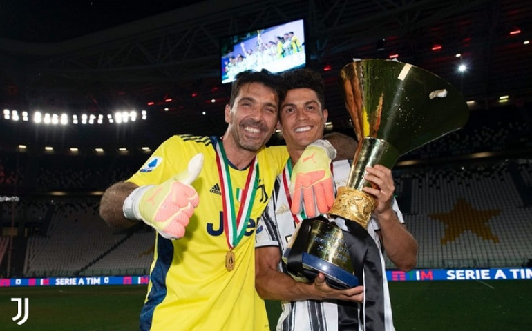 ronaldo_buffon-1596328907809.jpg