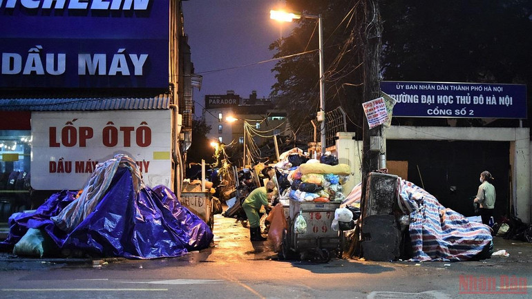 Hà Nội nỗ lực giải quyết tình trạng ùn ứ rác thải vài ngày qua -0