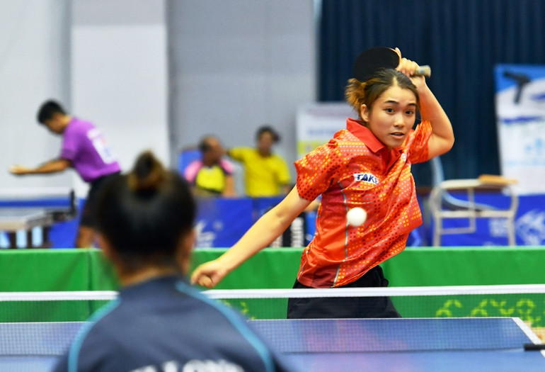 “Hoa khôi” bên bàn bóng -0