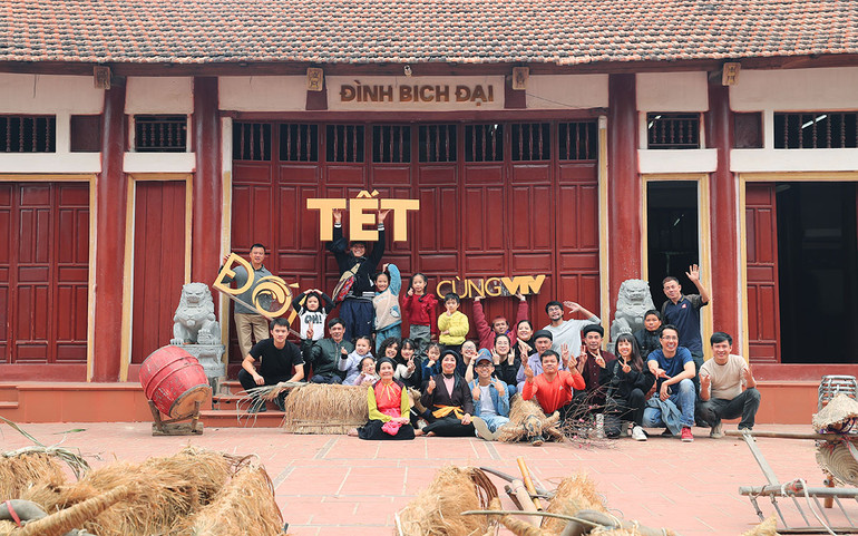 Đón Tết “Đi về phía mặt trời” ảnh 2 Đón Tết “Đi về phía mặt trời” -0
