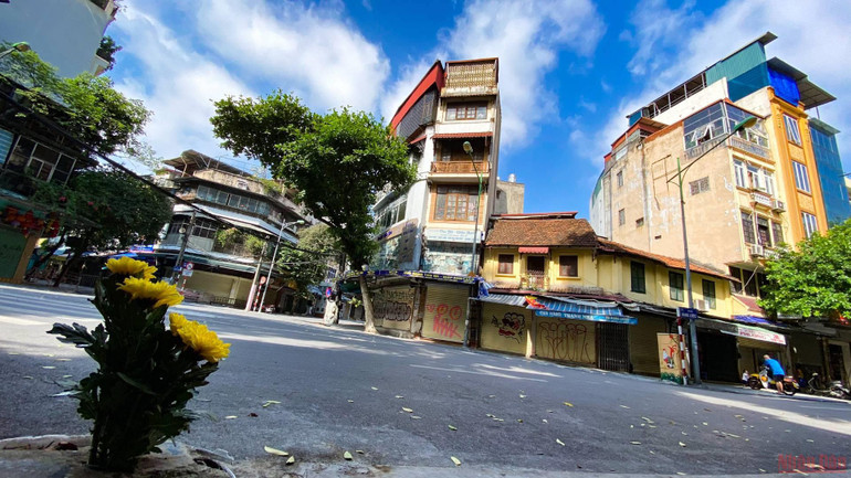 Hình ảnh chưa từng có ở khố Hàng Mã ngày Rằm tháng 7 -1