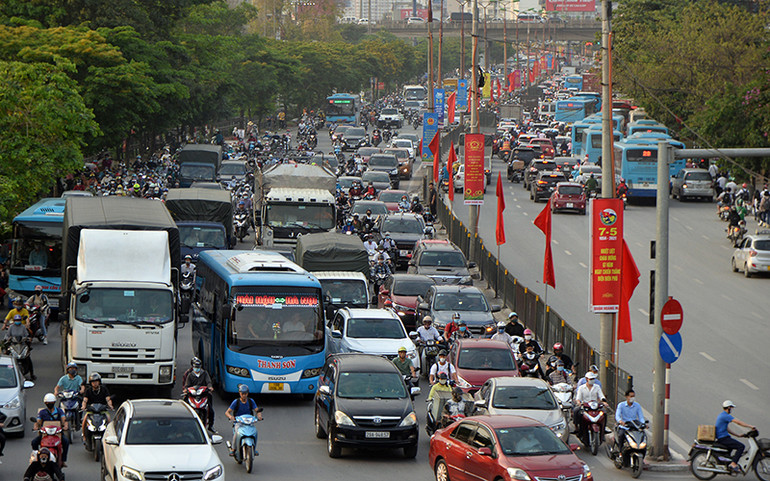 Giao thông ùn tắc tại các khu vực cửa ngõ Thủ đô trước ngày nghỉ lễ -0