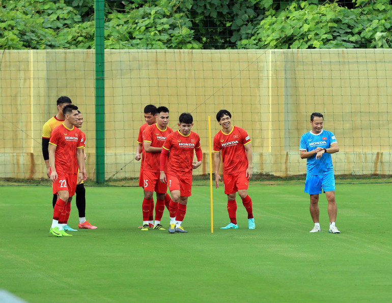 Đội tuyển Việt Nam trở lại tập luyện, hướng tới trận đấu với đội tuyển Trung Quốc và Oman -0