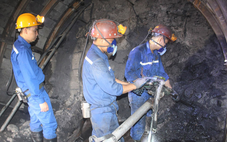 Xuân ấm của những người thợ mỏ -0