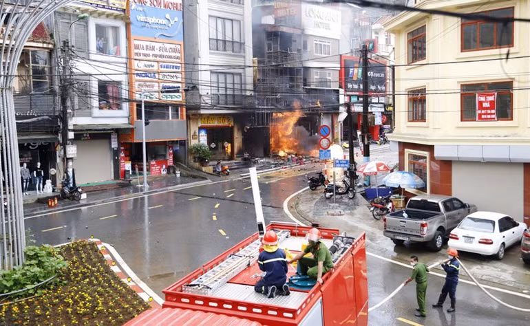 Cháy cửa hàng kinh doanh gas ở thị xã Sa Pa -1