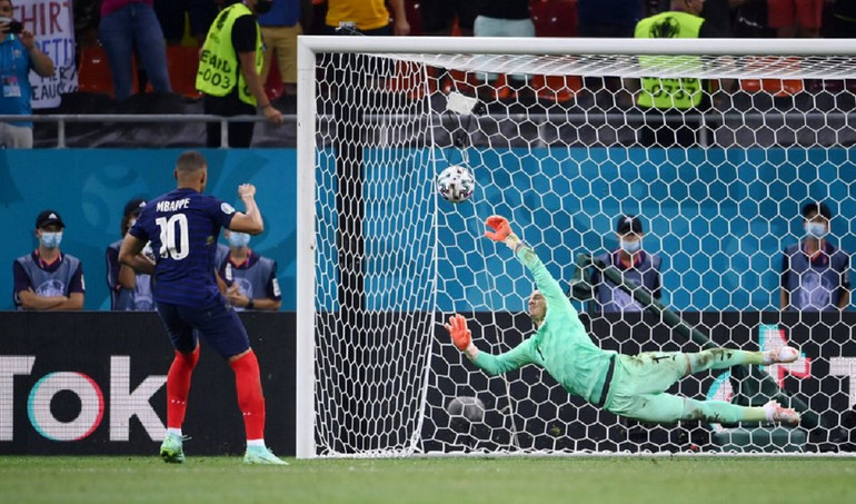 Cận cảnh Pháp gục ngã trên chấm luân lưu, nhường vé vào tứ kết Euro cho Thụy Sĩ -0